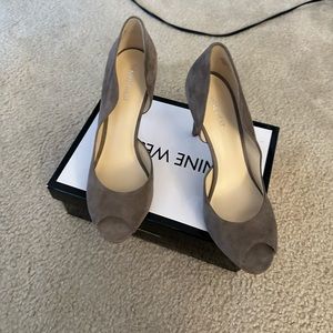 BRAND NEW, Nine West, Size 10 , Grey peep toe pump